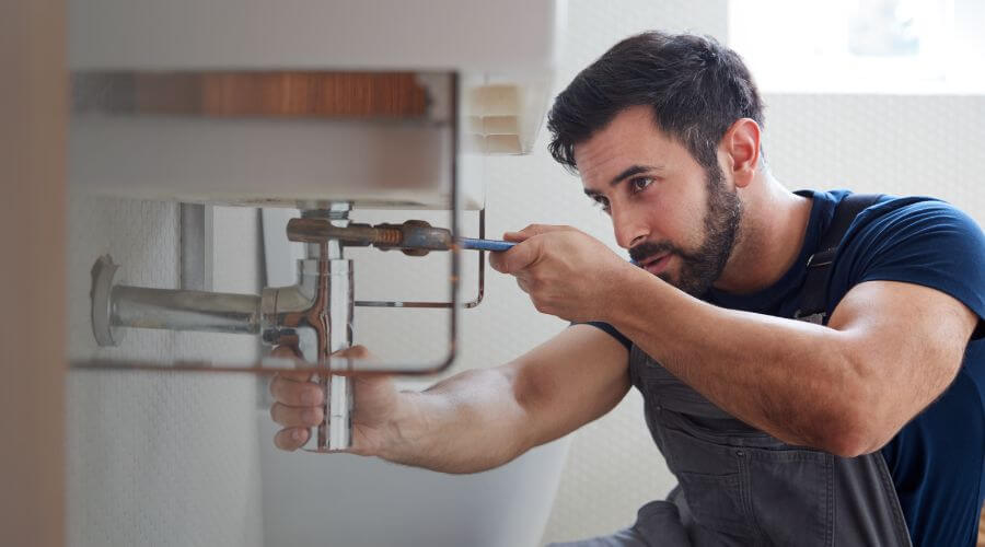 Expert burst pipe repair services in Kawkawlin, MI